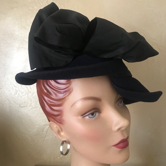CHIC 1940s\' NAVY FELT FEDORA WITH BLACK FABRIC RIBBON AND LARGE BOW main image 10